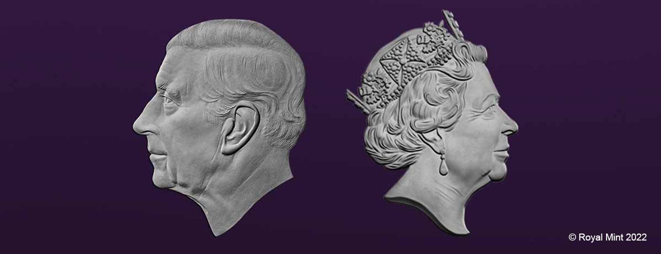 Wie bei Münzen üblich, wechselt die Blickrichtung bei einem Monarchenwechsel. Links das neue Portrait von King Charles III. aus 2022, rechts das von Jody Clark entwickelte Queen-Bildnis aus 2015